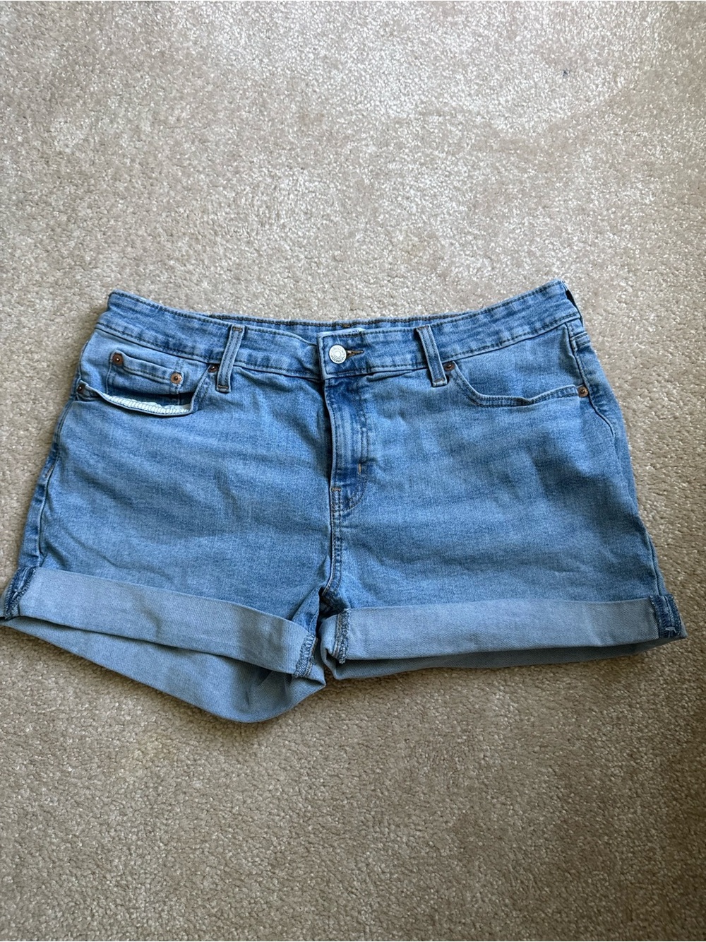 Denizen from Levi's Mid Rise Light Blue Cuffed Denim Shorts Size 14